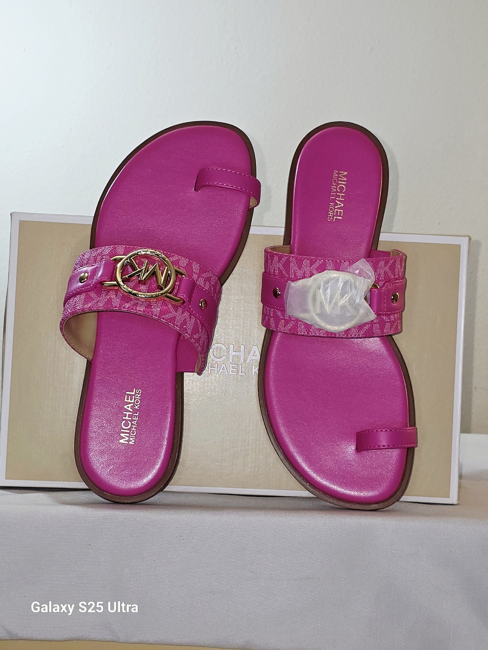 MICHAEL Michael Kors Rory MK Signature Flat Thong In Cerise Size 7.5M